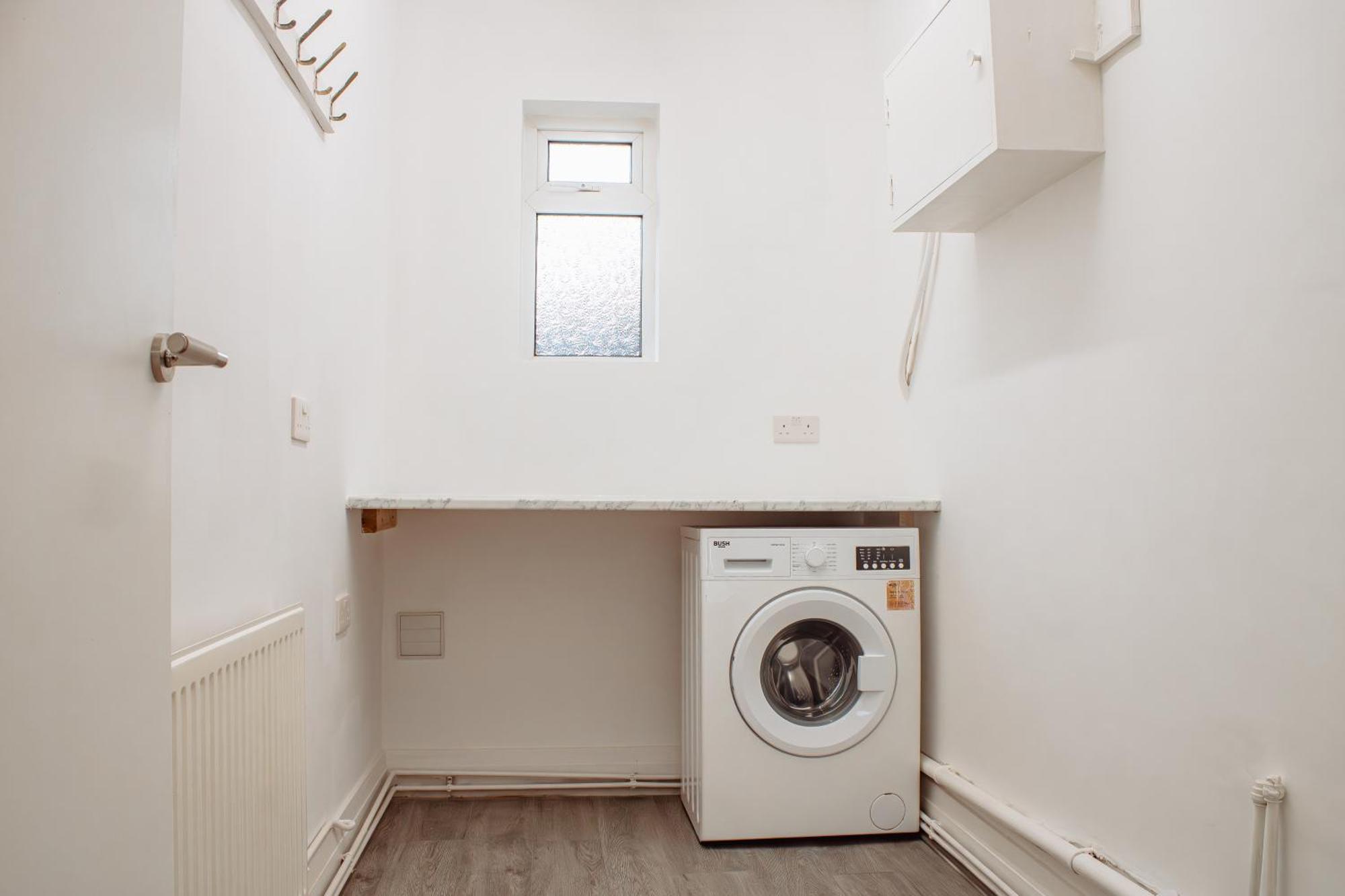 Spacious 4-Bed Flat - 10 Mins To City Centre Leeds  Ngoại thất bức ảnh
